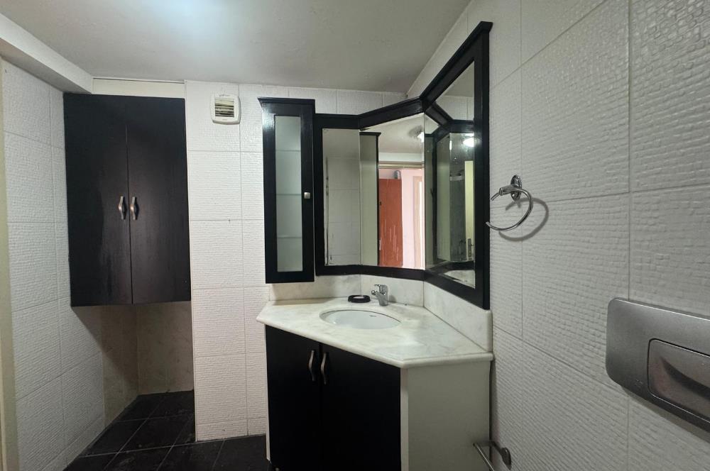 Karşıyaka'nın Kalbinde Full Deniz Manzaralı 3+1 Satılık Daire 
