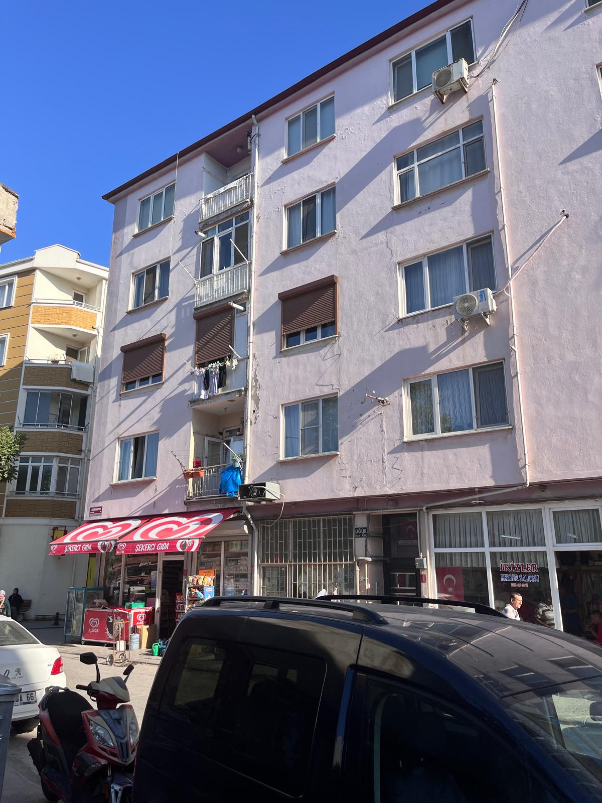 ÇAY MAHALLESİ'NDE İÇİ YENİLENMİŞ 2+1 SATILIK DAİRE