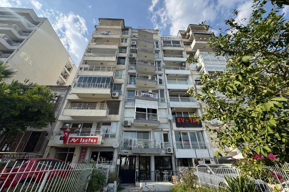 Karşıyaka'nın Kalbinde Full Deniz Manzaralı 3+1 Satılık Daire 