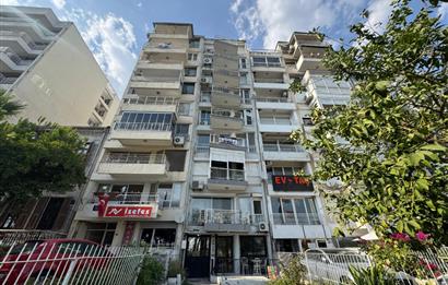Karşıyaka'nın Kalbinde Full Deniz Manzaralı 3+1 Satılık Daire 