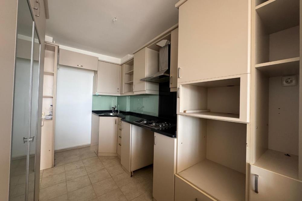 Karşıyaka'nın Kalbinde Full Deniz Manzaralı 3+1 Satılık Daire 