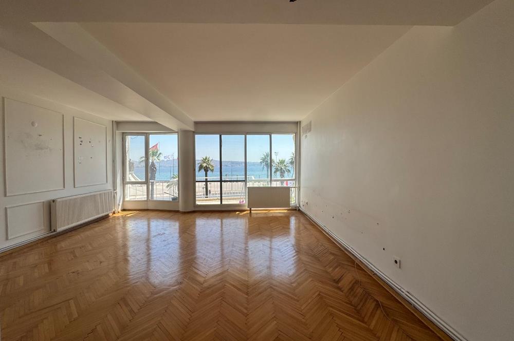 Karşıyaka'nın Kalbinde Full Deniz Manzaralı 3+1 Satılık Daire 