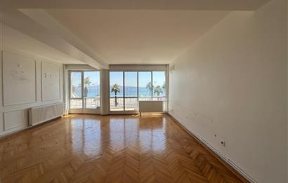 Karşıyaka'nın Kalbinde Full Deniz Manzaralı 3+1 Satılık Daire 