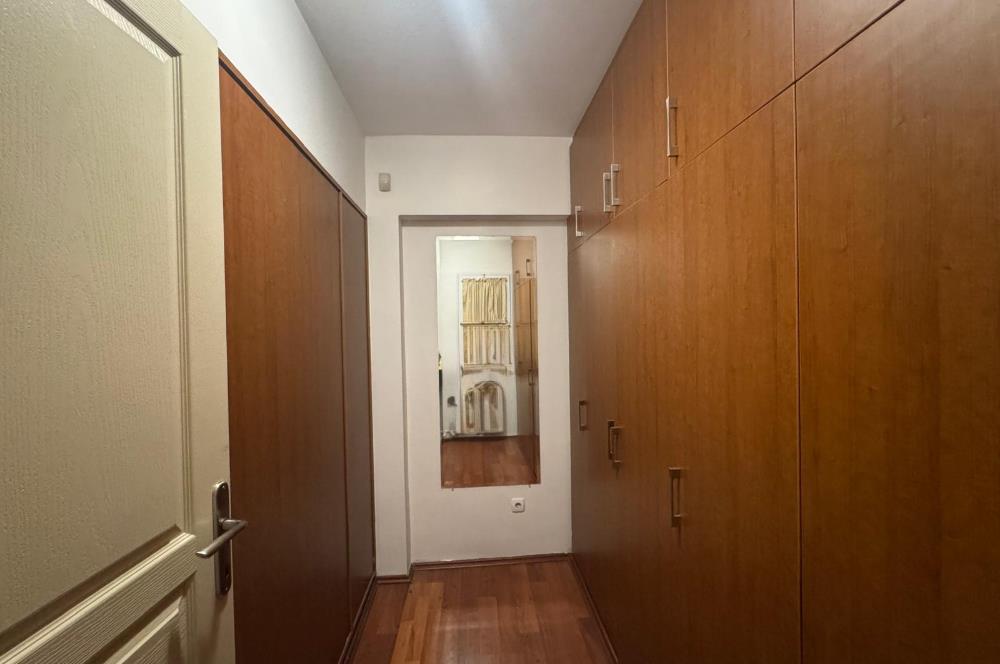 Karşıyaka'nın Kalbinde Full Deniz Manzaralı 3+1 Satılık Daire 