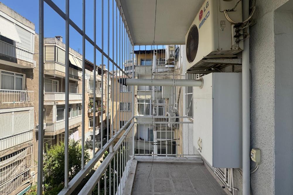 Karşıyaka'nın Kalbinde Full Deniz Manzaralı 3+1 Satılık Daire 