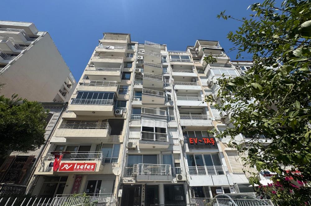 Karşıyaka'nın Kalbinde Full Deniz Manzaralı 3+1 Satılık Daire 