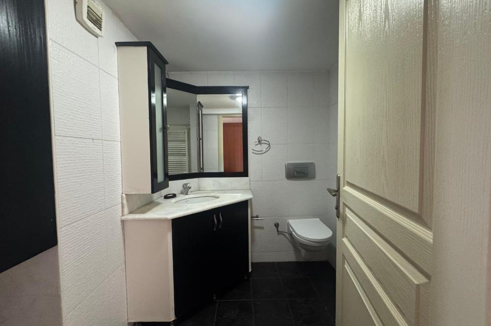 Karşıyaka'nın Kalbinde Full Deniz Manzaralı 3+1 Satılık Daire 