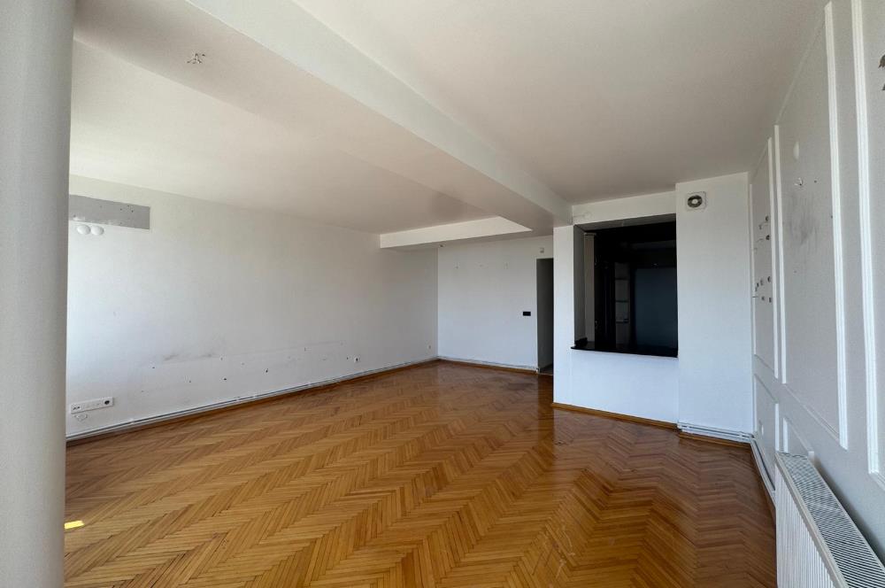 Karşıyaka'nın Kalbinde Full Deniz Manzaralı 3+1 Satılık Daire 
