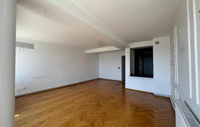 Karşıyaka'nın Kalbinde Full Deniz Manzaralı 3+1 Satılık Daire 