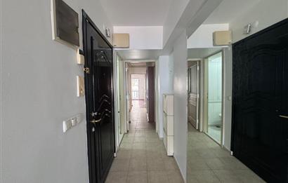 Karşıyaka'nın Kalbinde Full Deniz Manzaralı 3+1 Satılık Daire 