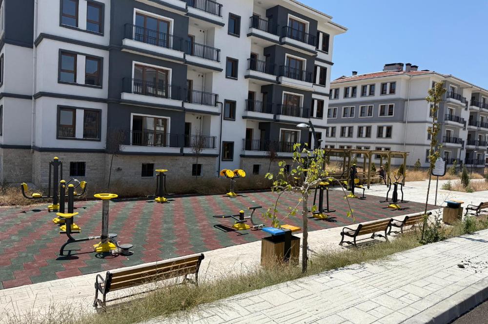 ZAFER MAHALLESİNDE 2+1 YENİ TESLİM EDİLMİŞ TOKİ DAİRESİ
