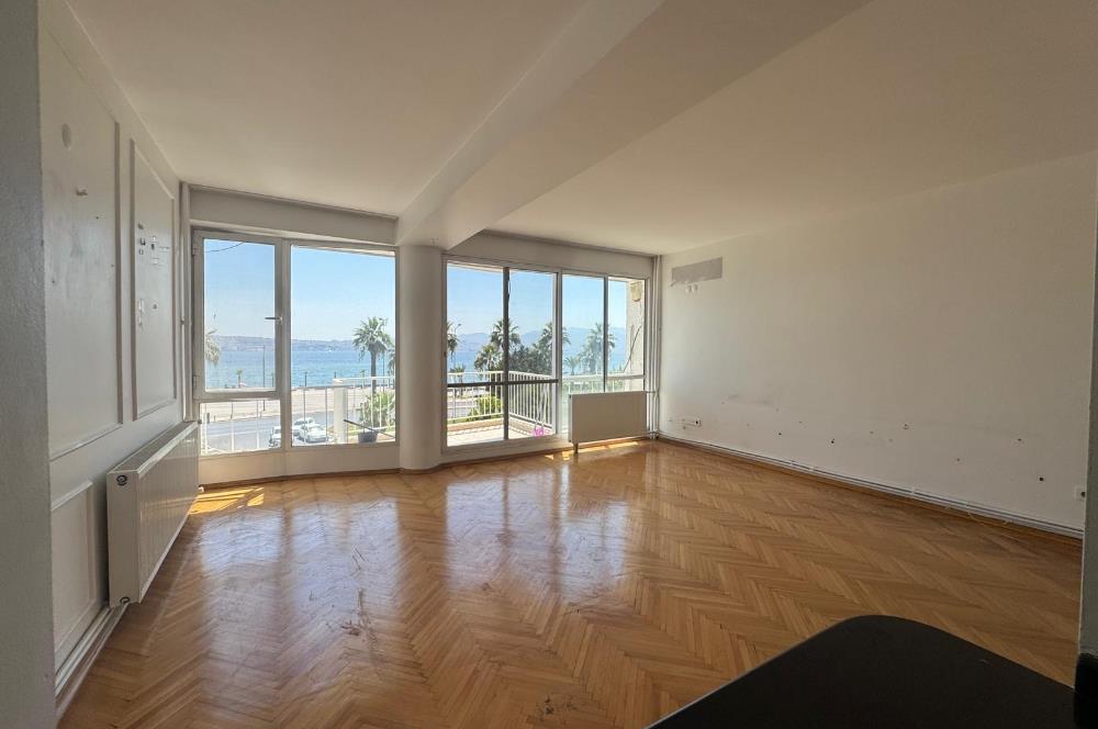 Karşıyaka'nın Kalbinde Full Deniz Manzaralı 3+1 Satılık Daire 