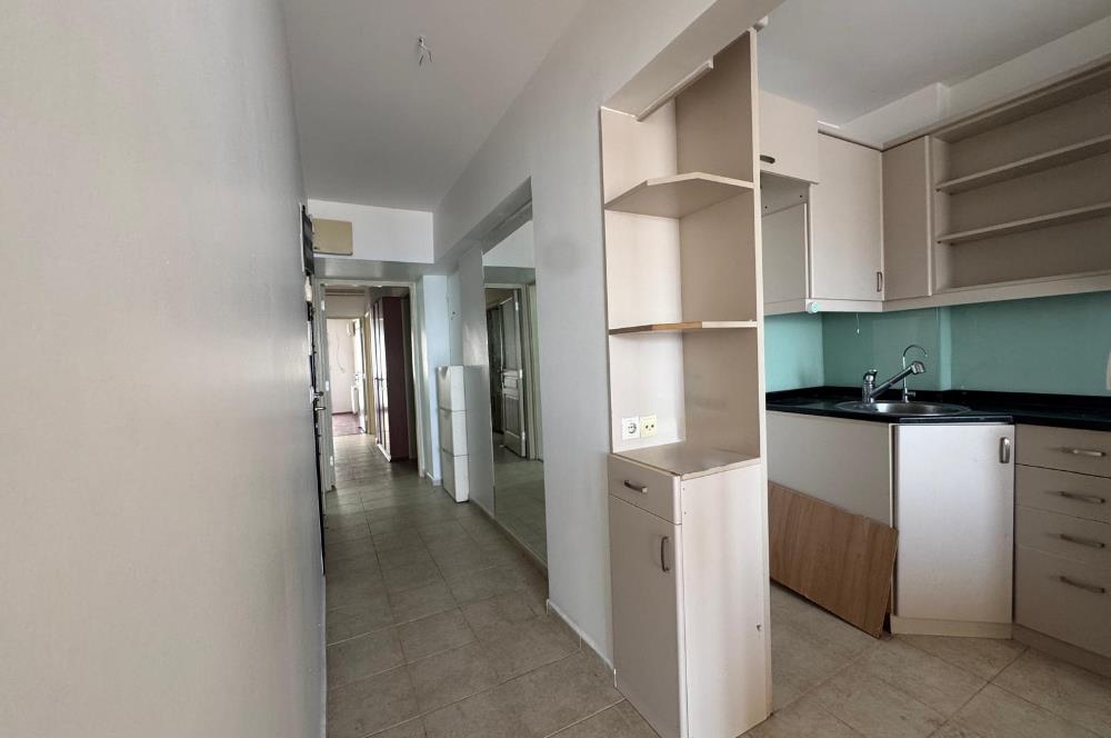 Karşıyaka'nın Kalbinde Full Deniz Manzaralı 3+1 Satılık Daire 