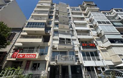 Karşıyaka'nın Kalbinde Full Deniz Manzaralı 3+1 Satılık Daire 