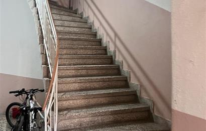 ÇAY MAHALLESİ'NDE İÇİ YENİLENMİŞ 2+1 SATILIK DAİRE