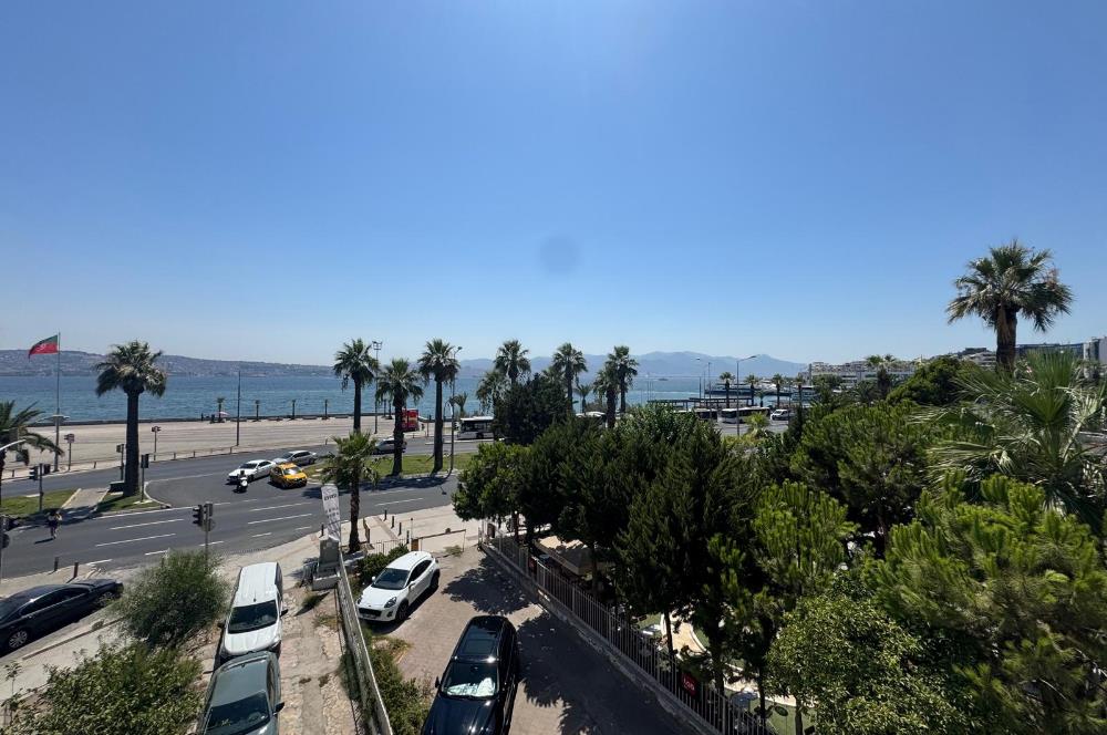 Karşıyaka'nın Kalbinde Full Deniz Manzaralı 3+1 Satılık Daire 