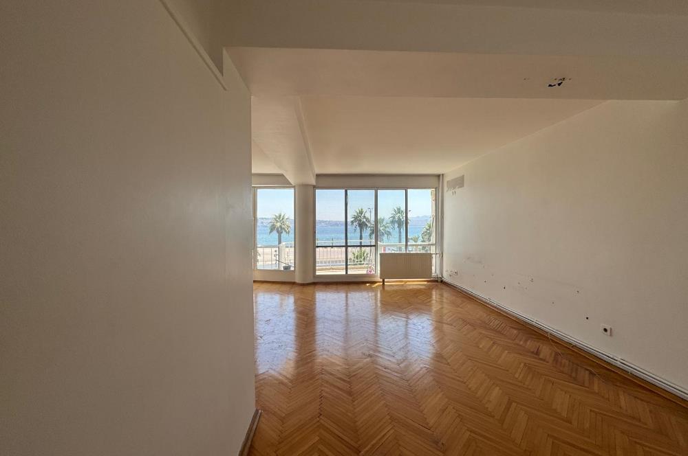 Karşıyaka'nın Kalbinde Full Deniz Manzaralı 3+1 Satılık Daire 
