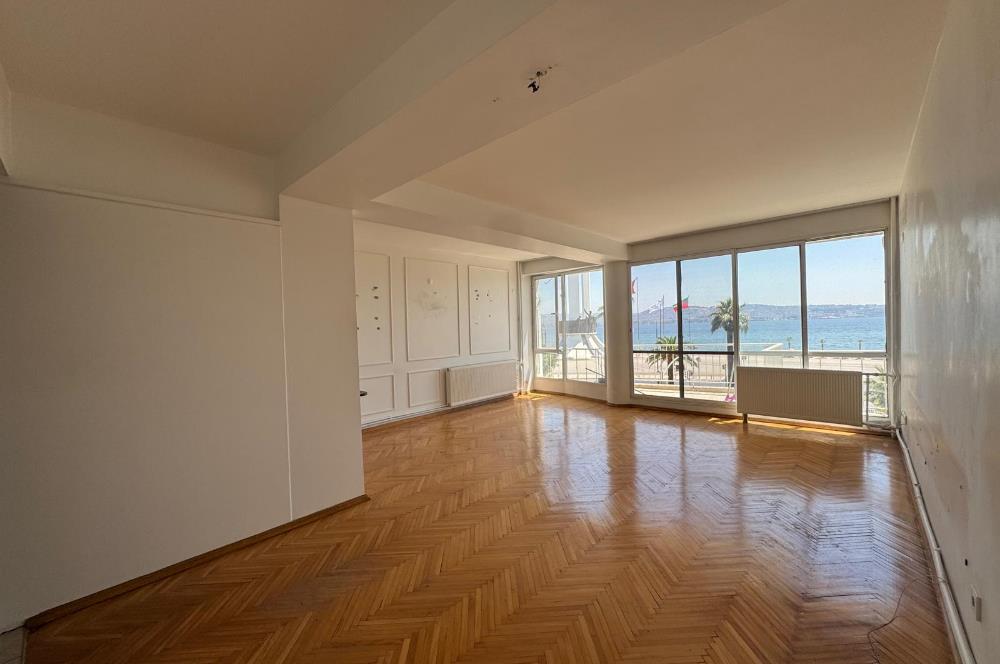 Karşıyaka'nın Kalbinde Full Deniz Manzaralı 3+1 Satılık Daire 