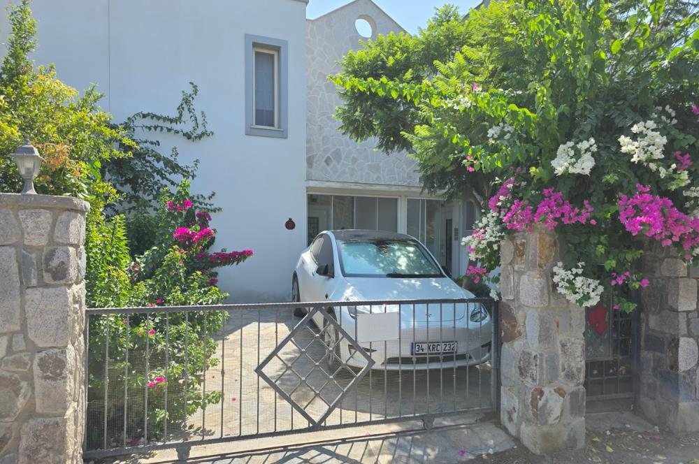 Bodrum Gümüşlük merkez satılık müstakil bahçeli dubleks villa