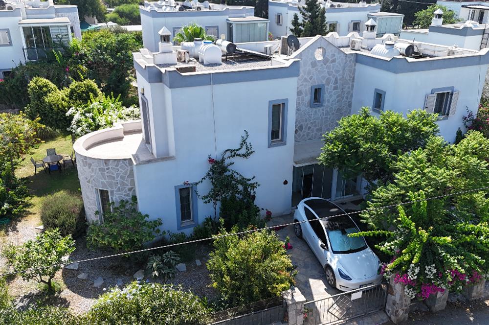 Bodrum Gümüşlük merkez satılık müstakil bahçeli dubleks villa