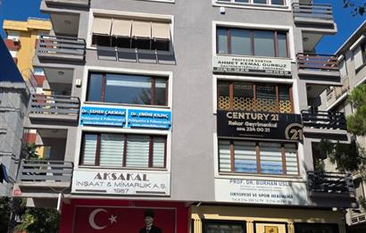 CADDEBOSTAN BAĞDAT CADDESİ ÜZERİ DEVREN KİRALIK ECZANE