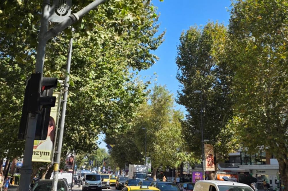CADDEBOSTAN BAĞDAT CADDESİ ÜZERİ DEVREN KİRALIK ECZANE