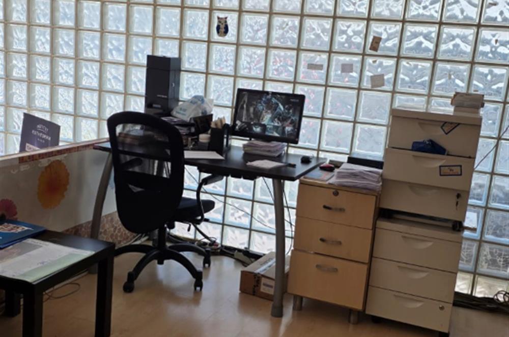CADDEBOSTAN BAĞDAT CADDESİ ÜZERİ DEVREN KİRALIK ECZANE