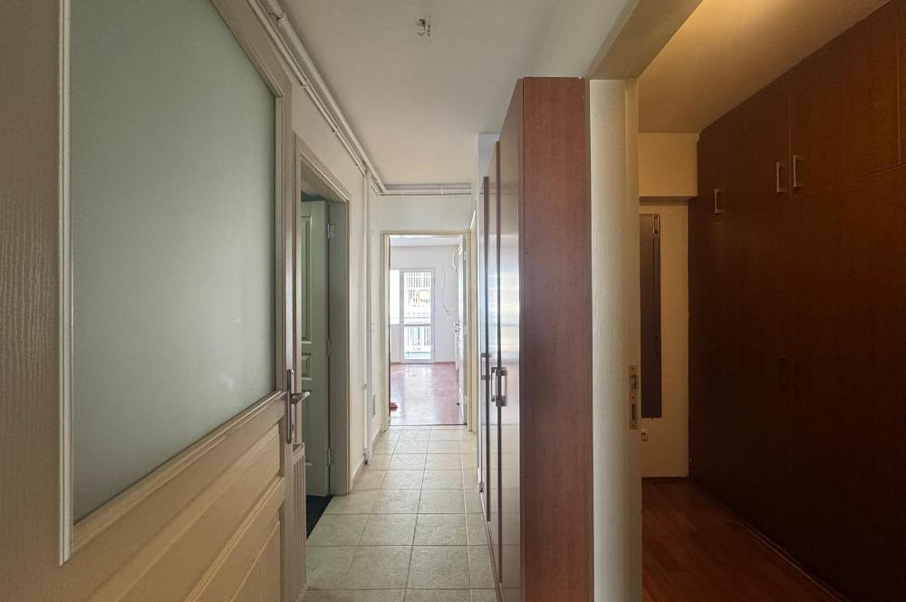 Karşıyaka'nın Kalbinde Full Deniz Manzaralı 3+1 Satılık Daire 