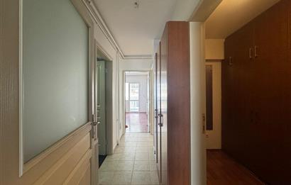 Karşıyaka'nın Kalbinde Full Deniz Manzaralı 3+1 Satılık Daire 