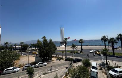 Karşıyaka'nın Kalbinde Full Deniz Manzaralı 3+1 Satılık Daire 