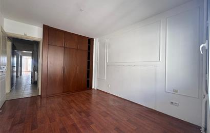 Karşıyaka'nın Kalbinde Full Deniz Manzaralı 3+1 Satılık Daire 