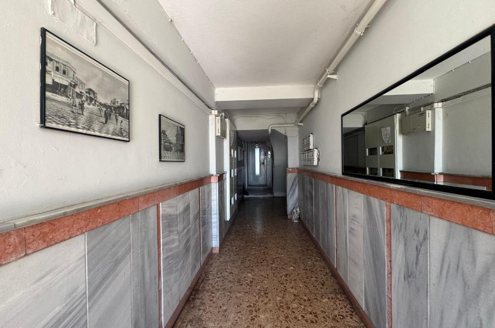 Karşıyaka'nın Kalbinde Full Deniz Manzaralı 3+1 Satılık Daire 