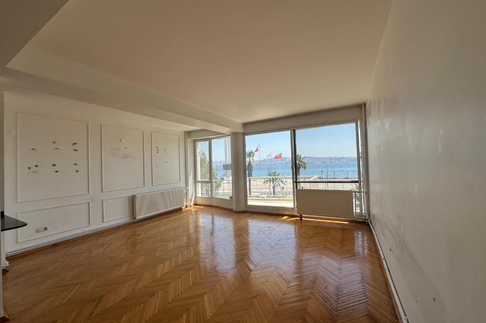 Karşıyaka'nın Kalbinde Full Deniz Manzaralı 3+1 Satılık Daire 