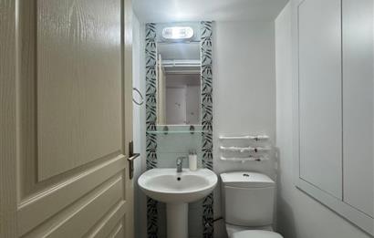 Karşıyaka'nın Kalbinde Full Deniz Manzaralı 3+1 Satılık Daire 
