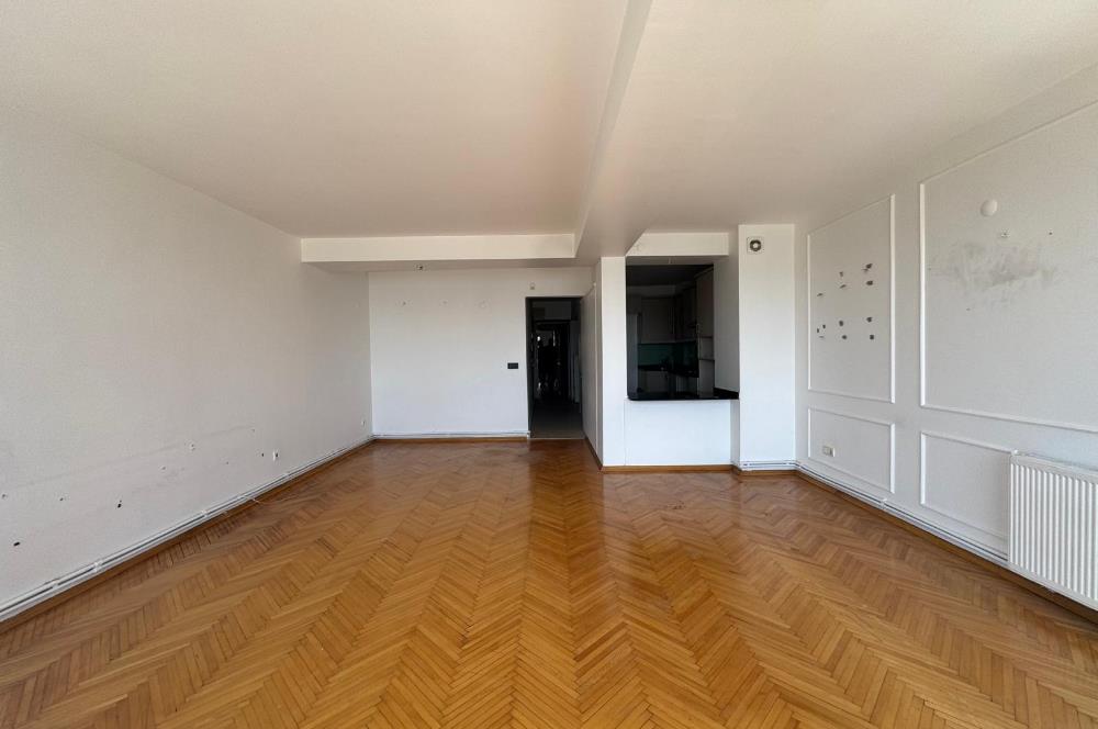 Karşıyaka'nın Kalbinde Full Deniz Manzaralı 3+1 Satılık Daire 