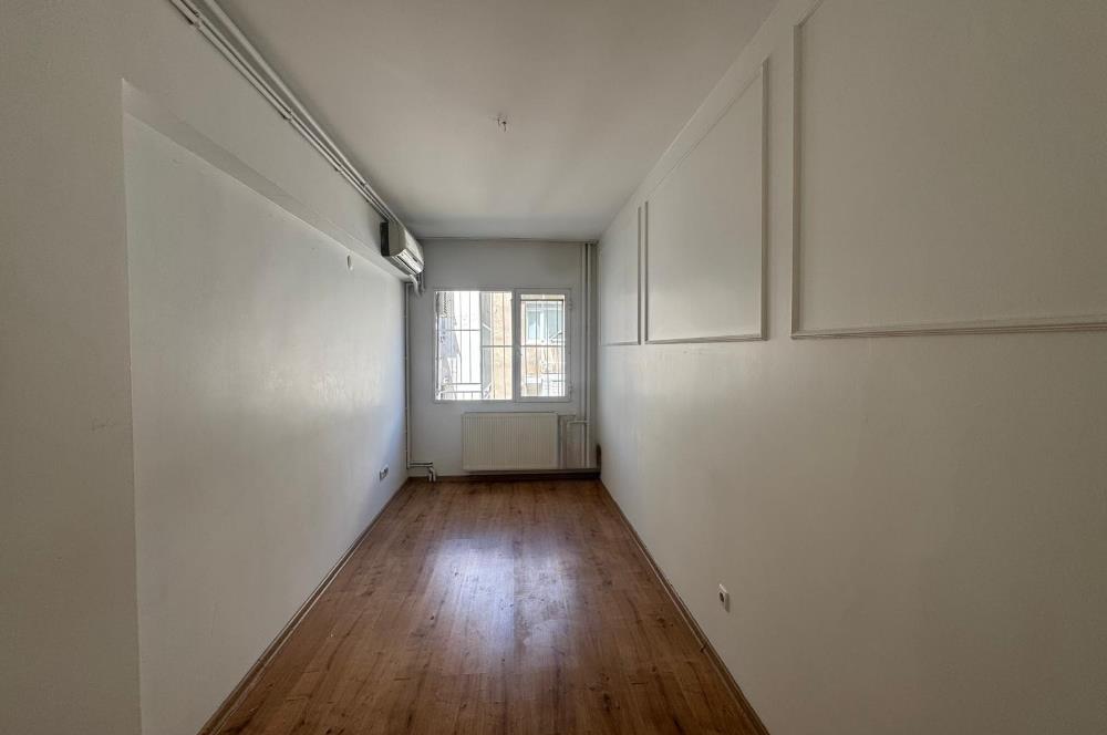 Karşıyaka'nın Kalbinde Full Deniz Manzaralı 3+1 Satılık Daire 
