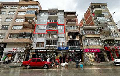 C21 Cius; Cadde Üzerinde Deniz Manzaralı Satılık Arakat Daire