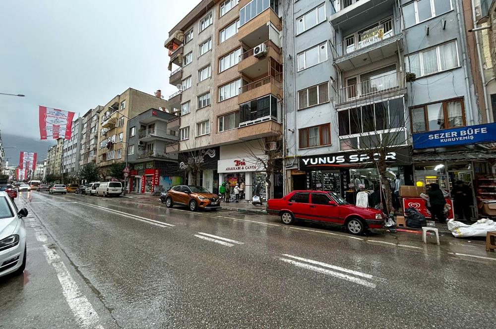 C21 Cius; Cadde Üzerinde Deniz Manzaralı Satılık Arakat Daire