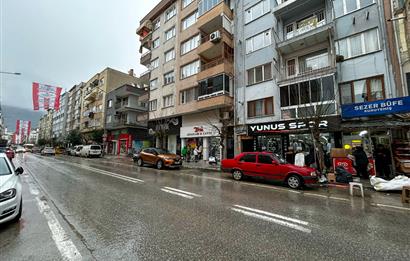C21 Cius; Cadde Üzerinde Deniz Manzaralı Satılık Arakat Daire