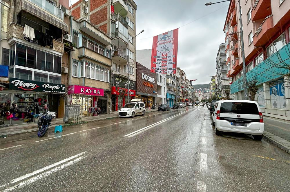 C21 Cius; Cadde Üzerinde Deniz Manzaralı Satılık Arakat Daire