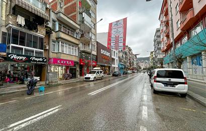 C21 Cius; Cadde Üzerinde Deniz Manzaralı Satılık Arakat Daire