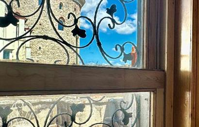 GALATA'NIN EN GÜZEL SOKAĞINDA TERASLI MANZARALI SATILIK DAİRE