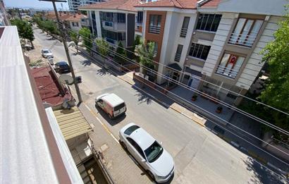 CENTURY21 BAL'DAN P.ALANI MUHTARLIK-EMNİYET LOKASYONLU 2+1 DAİRE