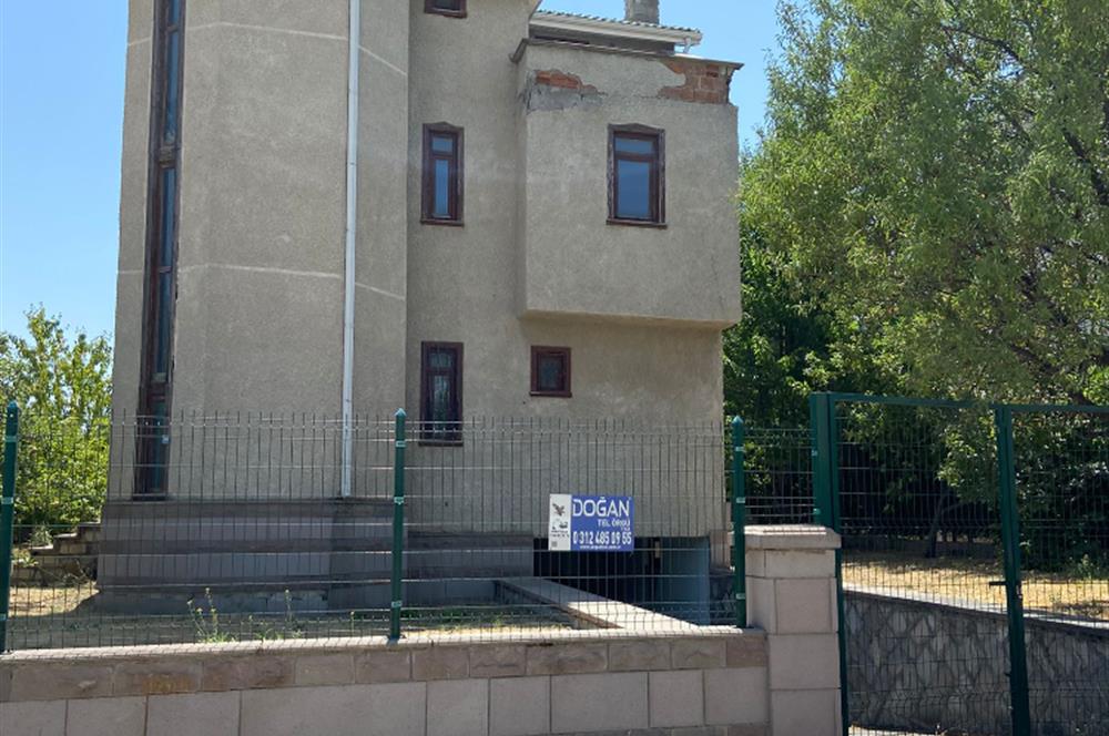 EYMİR MAHALLESİNDE SATILIK VİLLA 