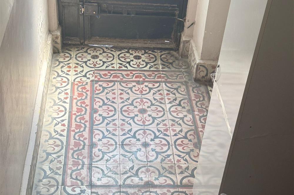 İSTİKLAL CADDESİ PARALELİNDE MEYDANA ÇOK YAKIN SATILIK OFİS