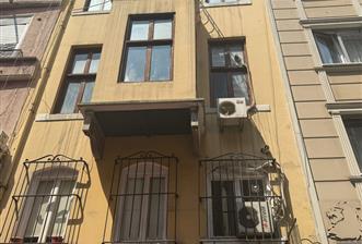 İSTİKLAL CADDESİ PARALELİNDE MEYDANA ÇOK YAKIN SATILIK OFİS