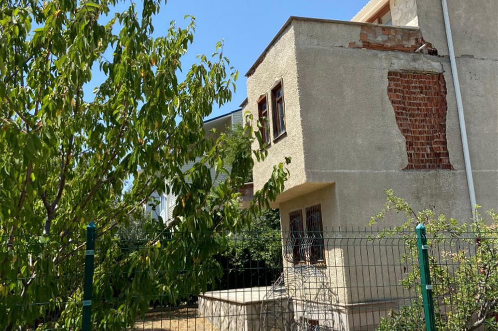 EYMİR MAHALLESİNDE SATILIK VİLLA 