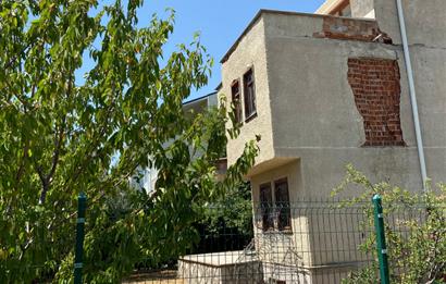 EYMİR MAHALLESİNDE SATILIK VİLLA 