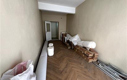 KARŞIYAKA FİKRİ ALTAY MAH'DE BAKIMLI SATILIK DÜKKAN 