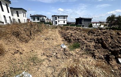 MERKEZDE 1.005m2 KÖŞE BAŞI TEK TAPU MÜSTAKİL PARSEL-2 VİLLALIK
